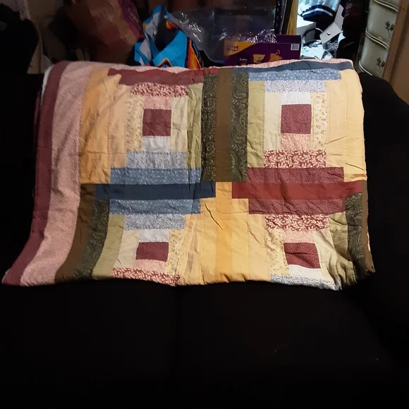 The quilt is a full size and features a vibrant multicolor design - Picture 8 of 8